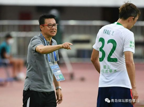 亲吻呻吟打开双腿做受视频